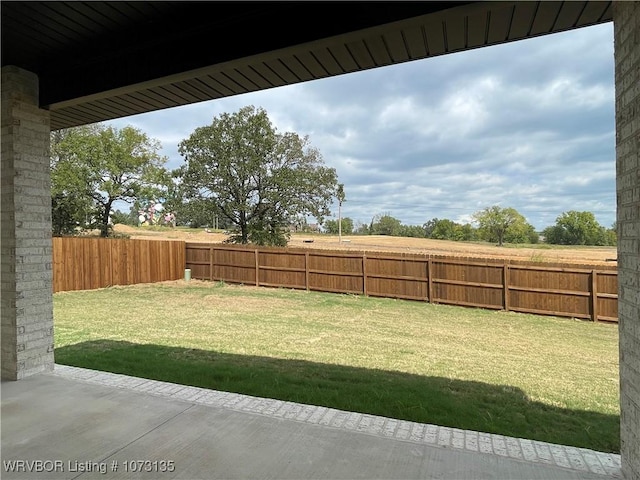 view of yard featuring a patio area