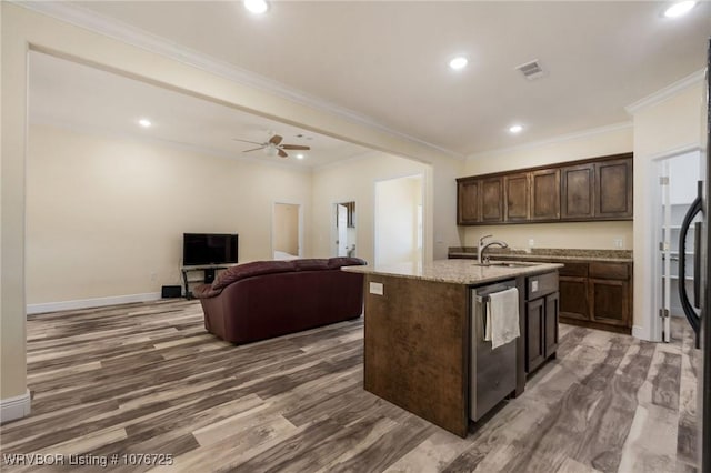 kitchen with dark brown cabinetry, a kitchen island with sink, ceiling fan, hardwood / wood-style flooring, and dishwasher