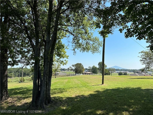 view of yard with a mountain view