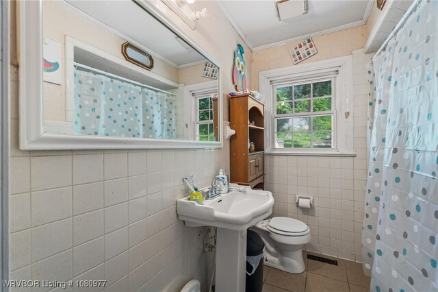4209 Old Jenny Lind Rd, Fort Smith, AR 72901 - full bath with ornamental molding, tile walls, tile patterned flooring, toilet, and a shower with curtain