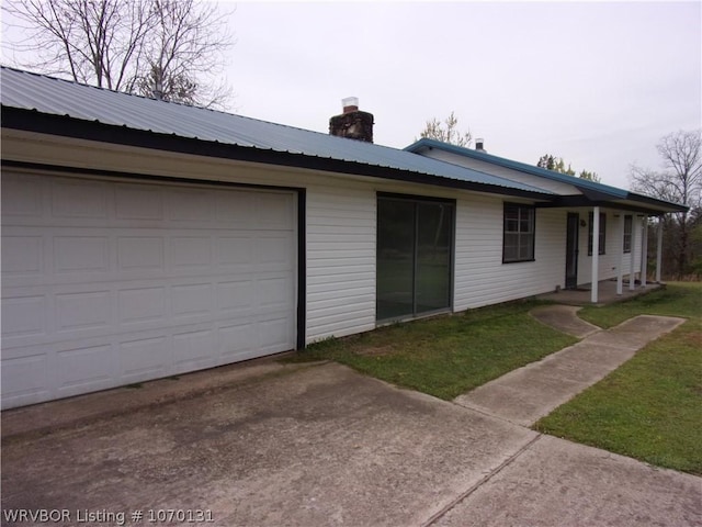 single story home featuring a garage and a front yard