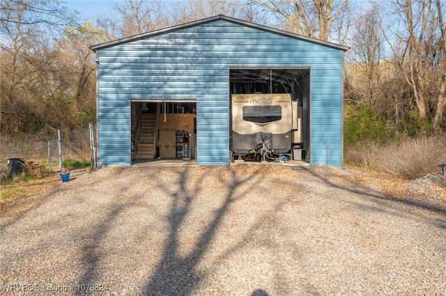 view of outdoor structure featuring an outbuilding