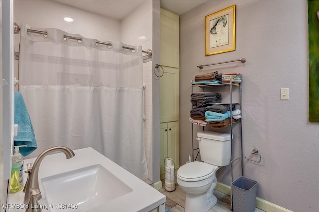 1326 56th Ter, Fort Smith, AR 72904 - full bath featuring toilet, baseboards, curtained shower, and vanity