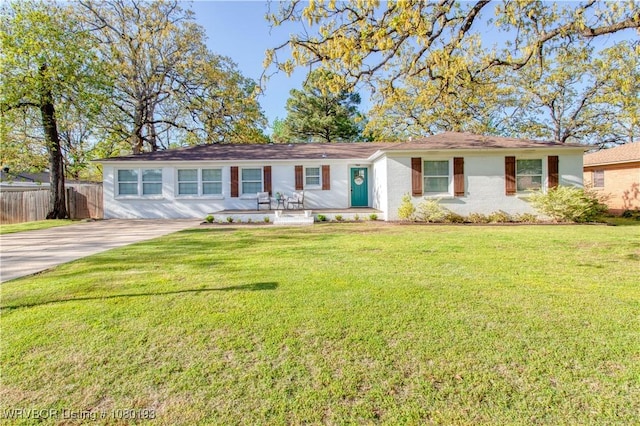 3811 Dallas St, Fort Smith, AR 72903 - single story home featuring driveway