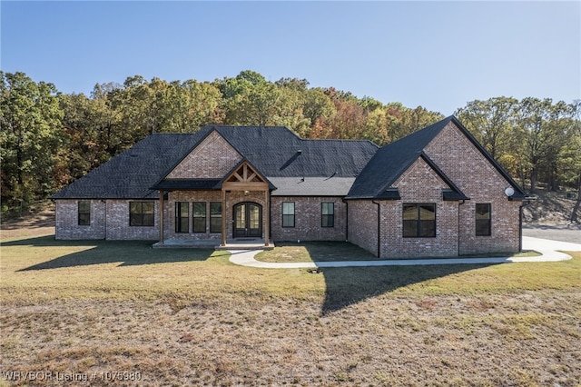 view of front of house featuring a front lawn