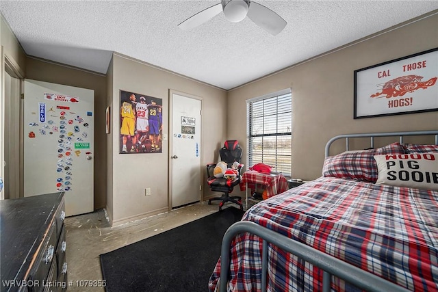 bedroom featuring a textured ceiling, ceiling fan, and freestanding refrigerator