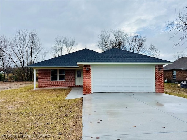 ranch-style home featuring a front lawn and a garage