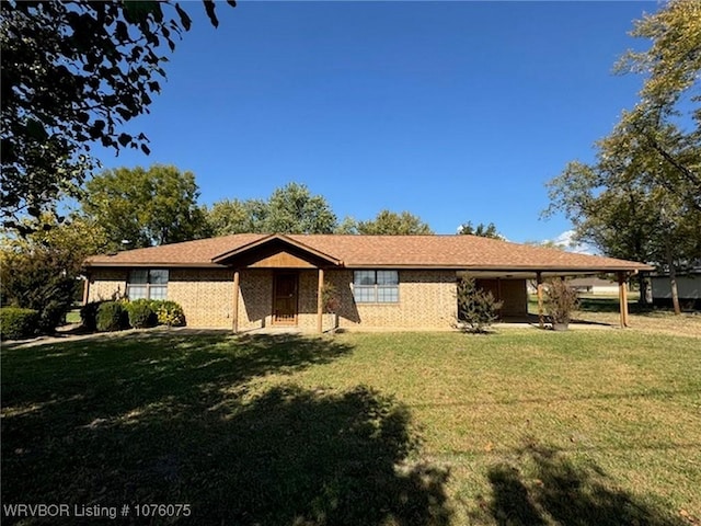 single story home featuring a front lawn