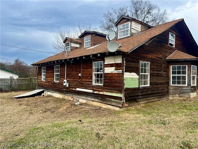 back of house featuring a lawn