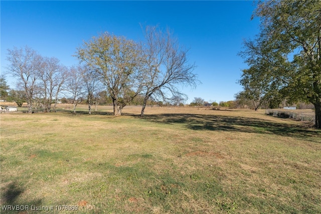 view of yard with a rural view