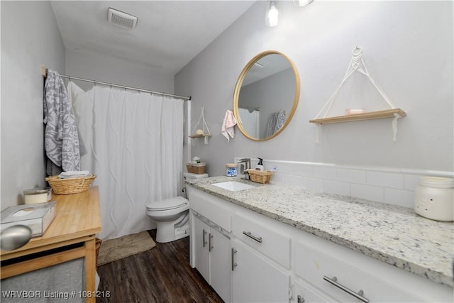 128 Saskatchewan Rd, Roland, OK 74954 - full bathroom featuring vanity, wood finished floors, toilet, decorative backsplash, and a shower with shower curtain