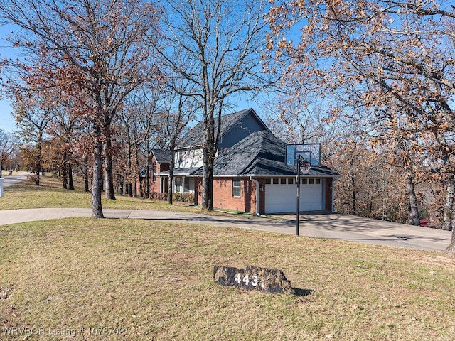 view of front of property featuring a front lawn and a garage