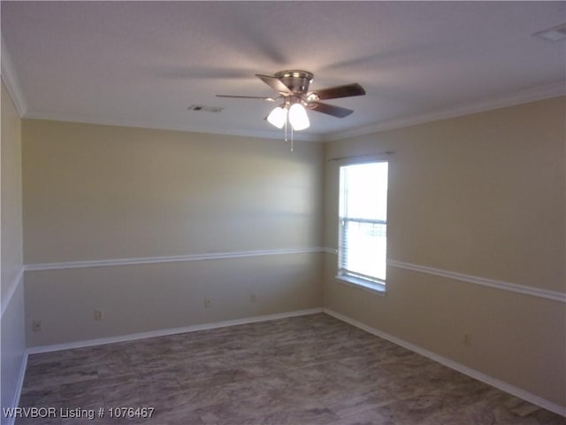 empty room featuring ceiling fan and ornamental molding