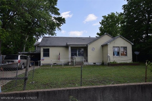 view of front of home featuring crawl space, fence, a front lawn, and a carport