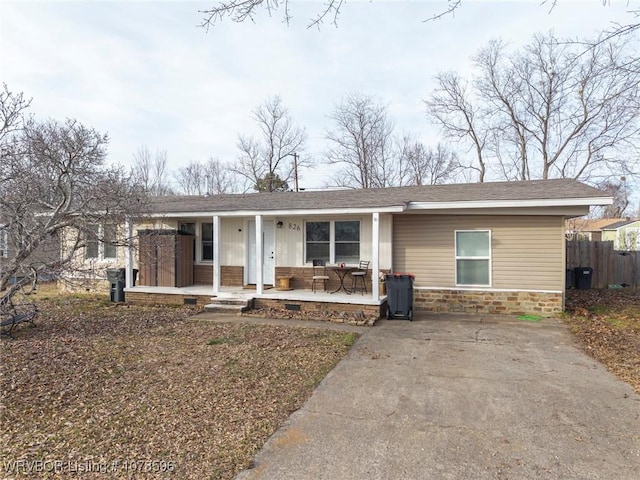 single story home featuring a porch