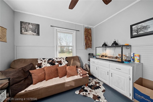 living room featuring crown molding and ceiling fan