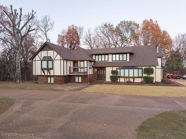 view of front of home with a front yard