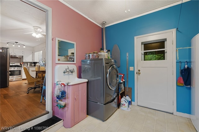 605 6th St, Barling, AR 72923 - laundry room featuring laundry area, ornamental molding, washer / dryer, ceiling fan, and a textured ceiling
