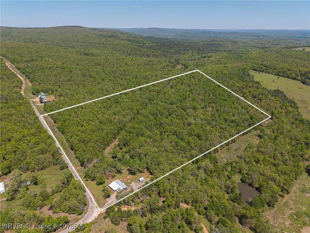 bird's eye view featuring a wooded view