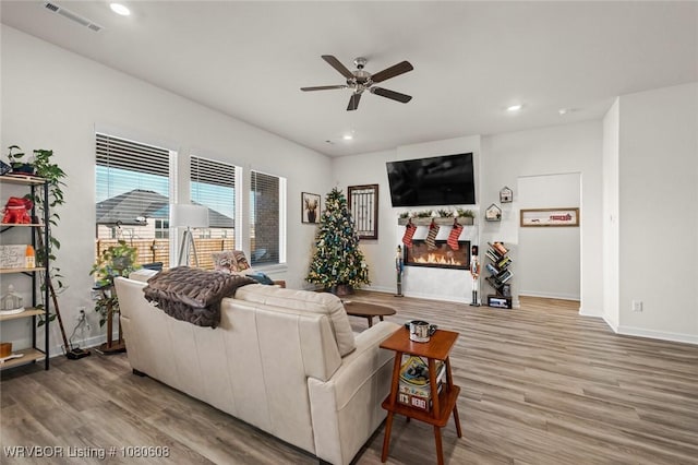 3912 Kent Ln, Springdale, AR 72764 - living area featuring visible vents, recessed lighting, ceiling fan, light wood-style flooring, and baseboards