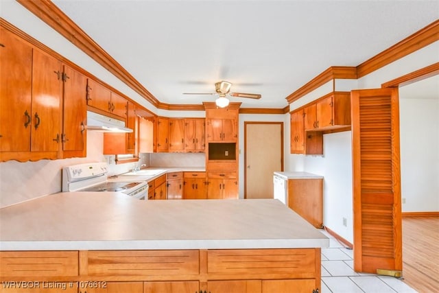 kitchen featuring kitchen peninsula, ceiling fan, crown molding, electric range, and light tile patterned flooring