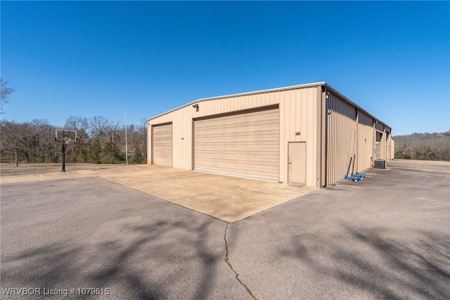 view of detached garage