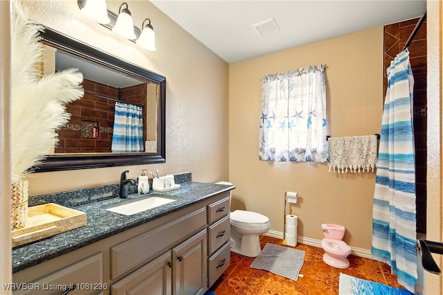 1524 Bunker Hill Ct, Van Buren, AR 72956 - bathroom featuring toilet, vanity, tile patterned flooring, a textured wall, and curtained shower