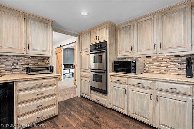 kitchen with ornamental molding, stainless steel appliances, a barn door, dark hardwood / wood-style floors, and wine cooler