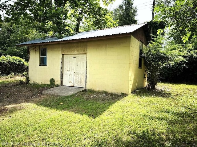 view of outbuilding with a yard