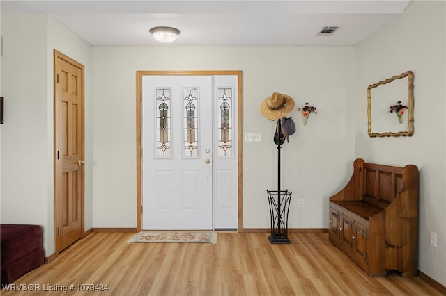 foyer featuring visible vents, light wood-style flooring, and baseboards