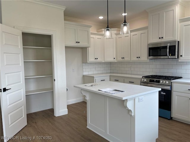 9114 Maysview Ln, Fort Smith, AR 72916 - kitchen featuring appliances with stainless steel finishes, dark wood finished floors, backsplash, a kitchen island, and recessed lighting