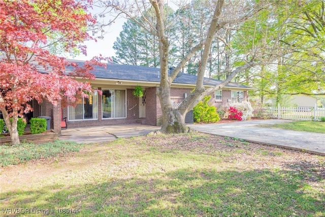 935 Florence Cir, Mulberry, AR 72947 - ranch-style house with brick siding