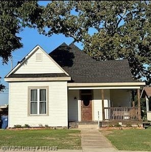 view of front of home featuring a front lawn and a porch