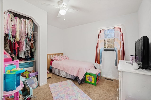 carpeted bedroom featuring ceiling fan