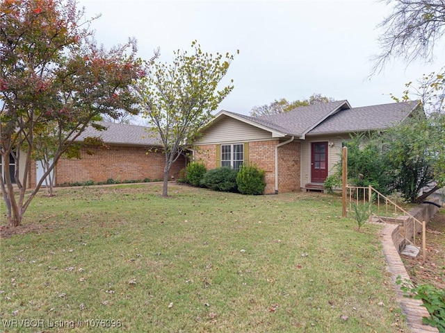 ranch-style home featuring a front lawn