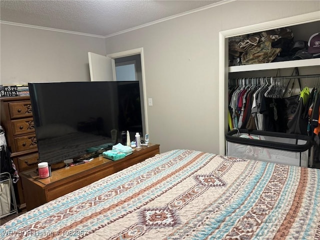 309 N 25th St, Ozark, AR 72949 - bedroom featuring ornamental molding, a closet, and a textured ceiling