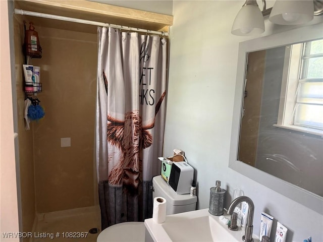 309 N 25th St, Ozark, AR 72949 - full bath featuring a shower with shower curtain and vanity
