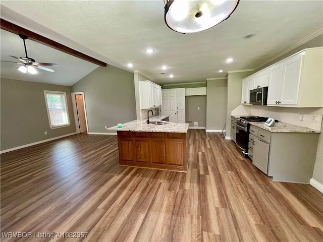 4104 Glen Flora Way, Fort Smith, AR 72908 - kitchen with appliances with stainless steel finishes, wood finished floors, a ceiling fan, open floor plan, and a peninsula