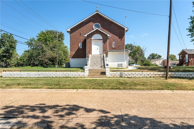 view of front property with a front yard