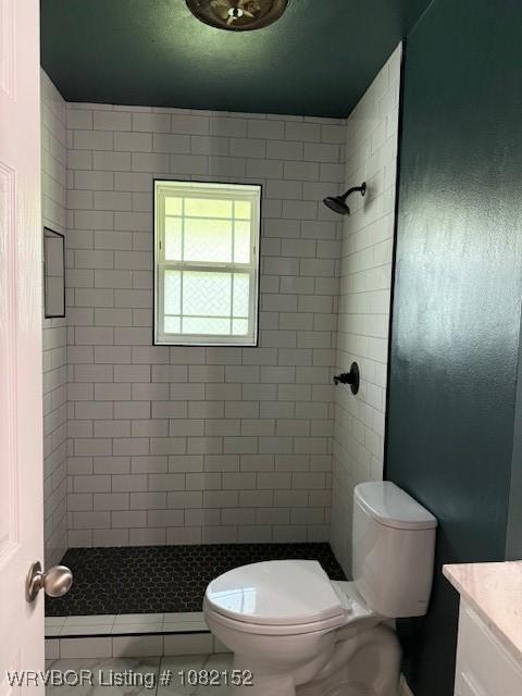 503 E Mayo Dr, Sallisaw, OK 74955 - full bath featuring tiled shower, vanity, and tile patterned flooring