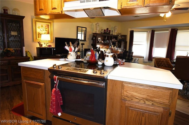 kitchen featuring ceiling fan, dark hardwood / wood-style floors, electric stove, and extractor fan