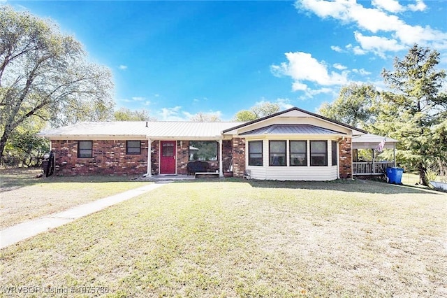 ranch-style house featuring a front lawn