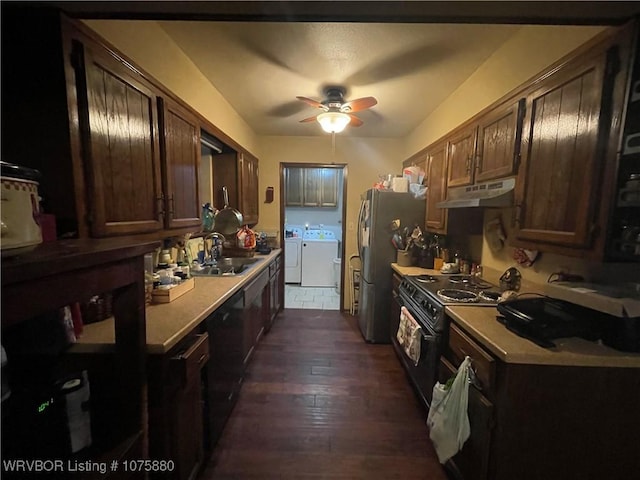 kitchen featuring washer and clothes dryer, black stove, sink, ceiling fan, and stainless steel fridge