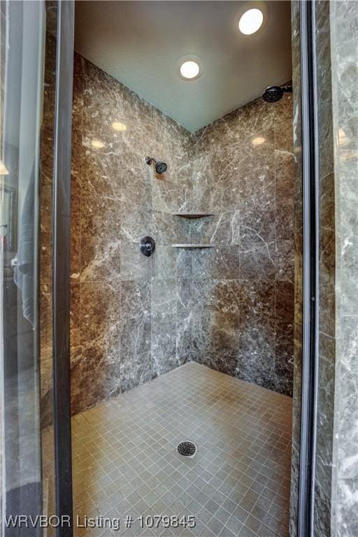full bath with tiled shower