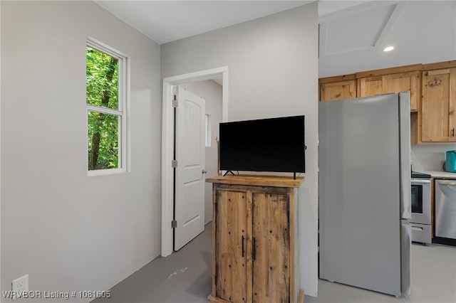 799 Sugar Maple Bnd, Rudy, AR 72952 - kitchen with appliances with stainless steel finishes and recessed lighting