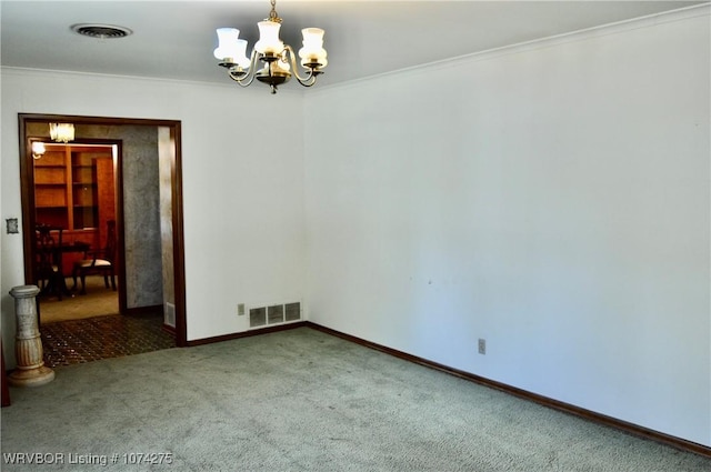 empty room with carpet flooring, crown molding, and an inviting chandelier