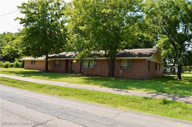 single story home featuring a front lawn