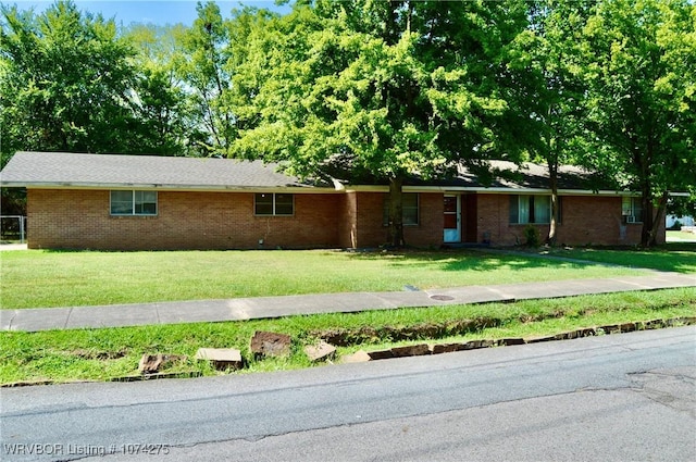 single story home with a front yard