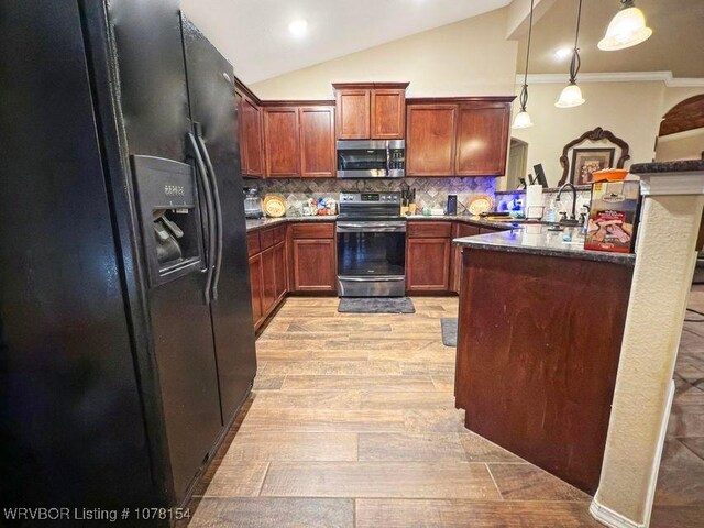 200 Honeysuckle St, Alma, AR 72921 - kitchen with appliances with stainless steel finishes, a peninsula, dark countertops, light wood-style flooring, and backsplash