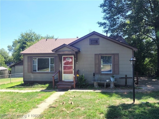1100 Dechard St, Van Buren, AR 72956 - bungalow-style home with a shingled roof